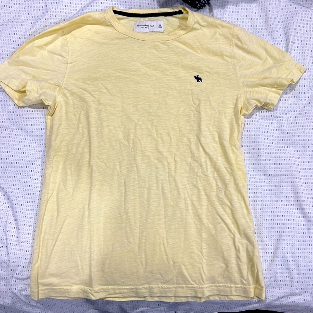 Abercrombie & Fitch Tee shirt - Yellow
